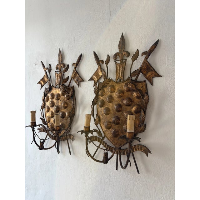 Gothic Italian Tuscan Medici Coat of Arms Metal Florentine Sconces C 1900 Fleur Di Lis For Sale - Image 3 of 13