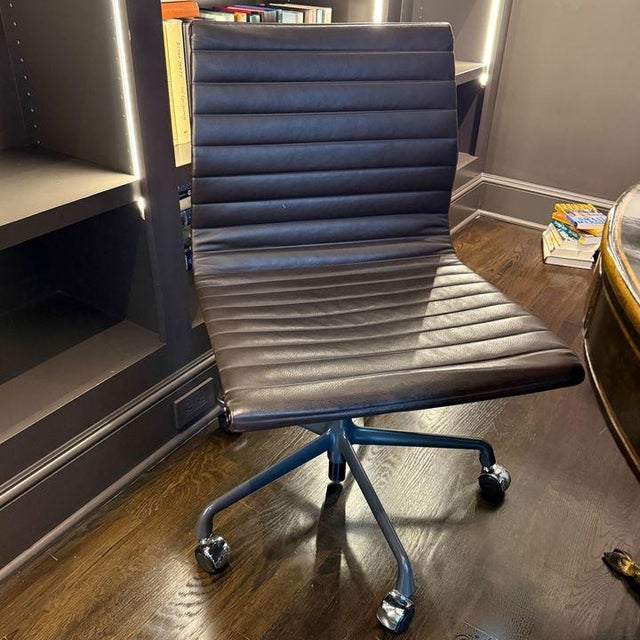 Herman Miller Herman Miller Eames Aluminum Group Management Chair Ea335 For Sale - Image 4 of 9