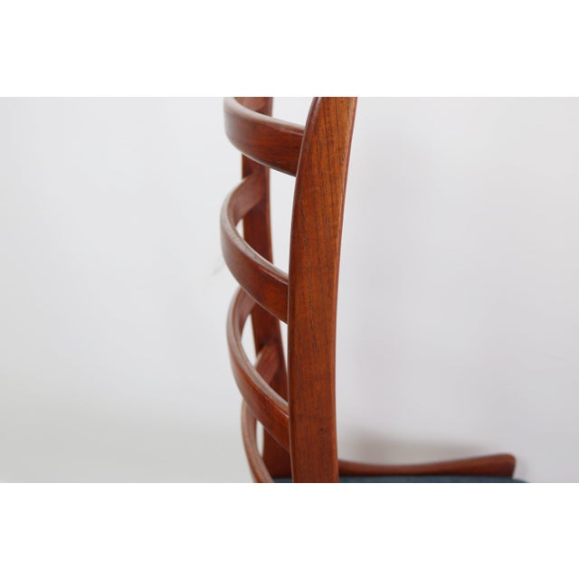 Wood Set of 4 Mid Century Danish Modern Contoured Ladder Back Dining Chairs in Teak For Sale - Image 7 of 8