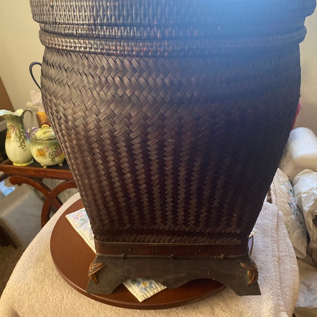 1980s Chinese Vintage Hand Stitched Rattan Basket With Round Top and Dark Patina For Sale - Image 5 of 8