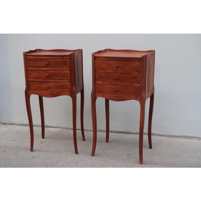 1920s 1920s Pair of French Louis XV Style Rosewood Side Tables Nightstands For Sale - Image 5 of 13