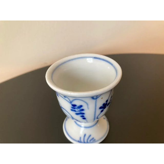 Early 20th Century Antique German Blue and White Porcelain Egg Holder Cup For Sale In New York - Image 6 of 12