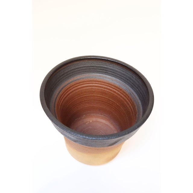 Mid-Century American Modern Ribbed Studio Pottery Planter Vase by Deanna Nichols For Sale - Image 4 of 17