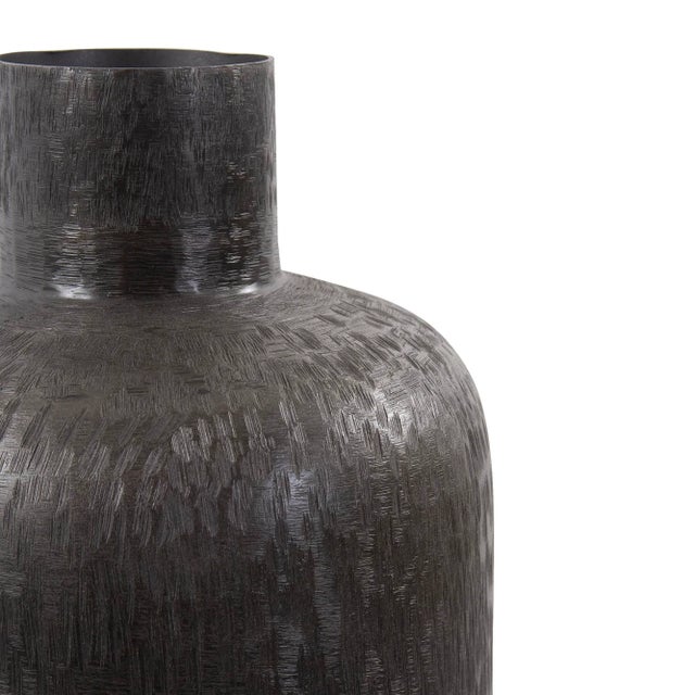 Modern The Etched Crossways Short Neck Bottle Vase, Medium For Sale - Image 3 of 9