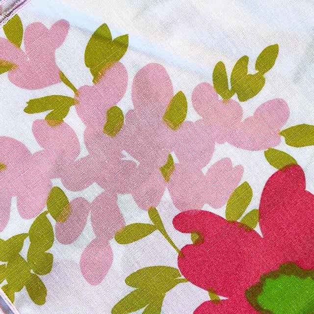 Bright Pink Square Floral Midcentury Dinner Napkins - Set of 4 For Sale - Image 4 of 4