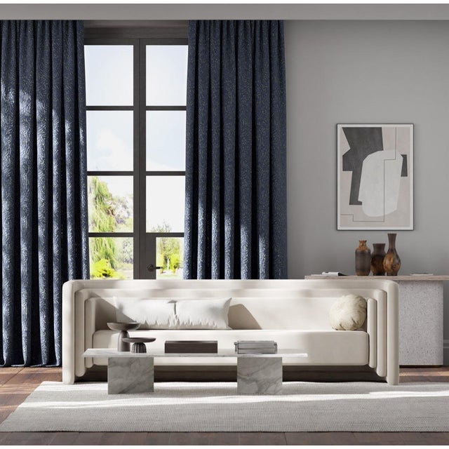 The fluid movements of this plush cotton velvet are inspired by the rhythm of our favourite songs. With a very subtle...
