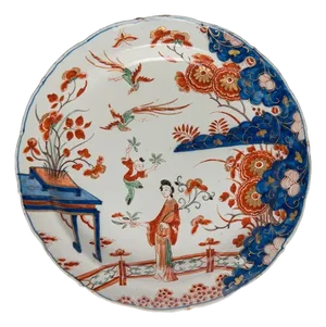 Chinoiserie Delft Polychrome and Gilded Greek Pottery Plate, 1701-1722