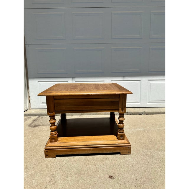1970s Athens Table Company Solid Maple End Table, Model 5119-6 – Early American Colonial Revival For Sale - Image 6 of 7