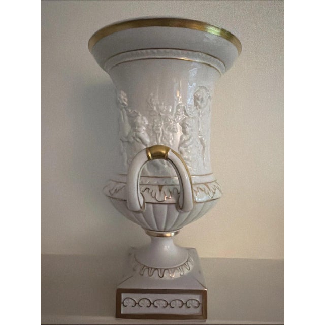 1950s Vintage Sandizell Hoffner White & Gold Large Urn with Cherubs German For Sale - Image 5 of 6