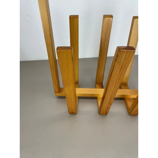Cubic Brutalist Pine Wood Magazine Holder in the style of Chapo Perriand, France, 1970s For Sale - Image 5 of 18