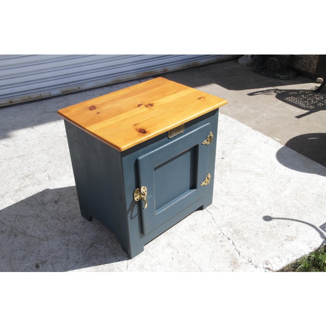 Late 20th Century White Clad Oak Wood Ice Box Nightstand Cabinet Chest End Table For Sale In Houston - Image 6 of 12