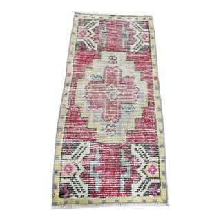 Turkish Yastik Rug 1'6" x 3'1" For Sale