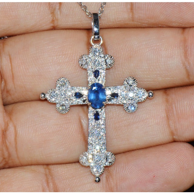 Certified Natural 2.15Cts vs F Diamond Sapphire 18k 750 Solid Gold Filigree Cross Pendant For Sale In Dallas - Image 6 of 11