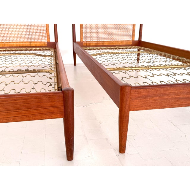 Søborg Møbelfabrik Single Beds by Børge Mogensen for Søborg Møbelfabrik, Denmark, 1950s, Set of 2 For Sale - Image 4 of 18