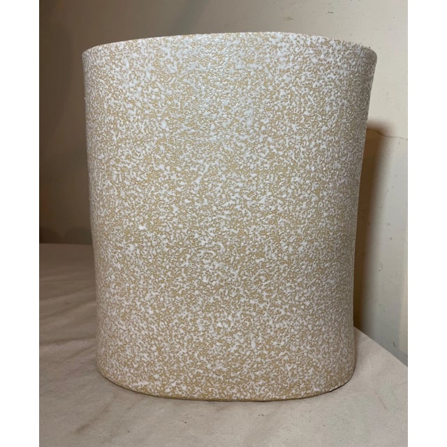 Vintage Handmade 華平 Warburg Pincus Chinese Studio Pottery Vase Sculpture For Sale - Image 15 of 18