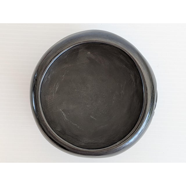 1980s 1980s Santa Clara Pueblo Blackware Avanyu Pottery Pot Signed Billy Cain For Sale - Image 5 of 7
