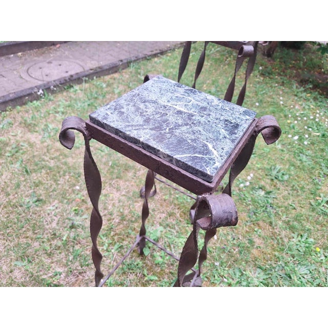 Metal Brutalist Garden Columns in Wrought Iron and Veined Marble, Set of 2 For Sale - Image 7 of 16
