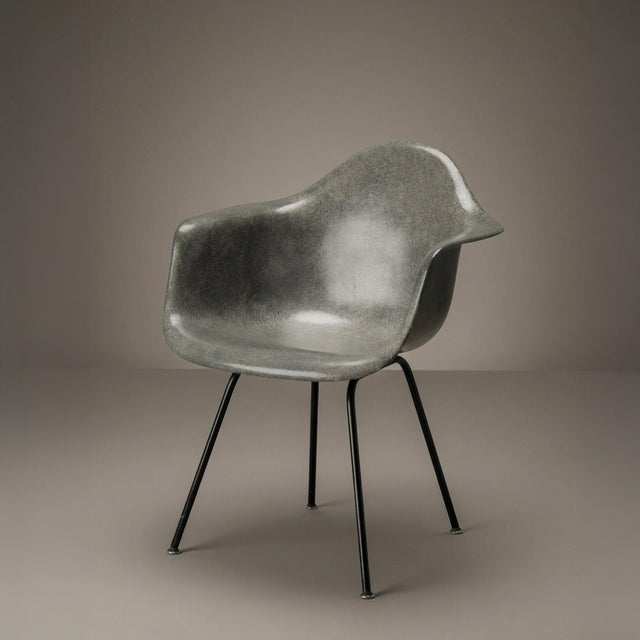 Mid-Century Modern Herman Miller Eames Dax Arm Chair in Elephant Gray Fiberglass For Sale - Image 3 of 7