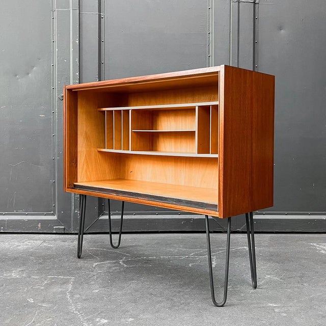 Mahogany Chest of Drawers For Sale - Image 3 of 15