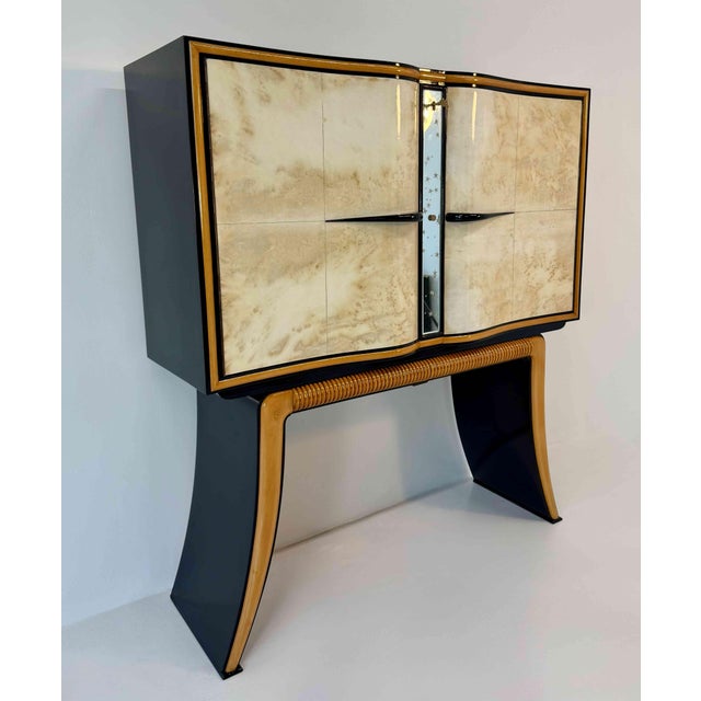 Italian Art Deco Bar Cabinet in Parchment attributed to Paolo Buffa, Italy, 1940s For Sale - Image 3 of 18