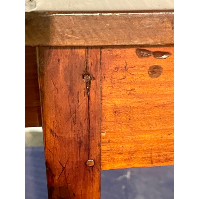 Brown Early 19th Century American Federal Hepplewhite One Drawer Stand / Work Table For Sale - Image 8 of 12