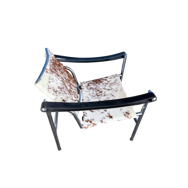 LC1 Chair with Cowhide Leather by Le Corbusier, Pierre Jeanneret & Charlotte Perriand for Cassina For Sale - Image 3 of 8