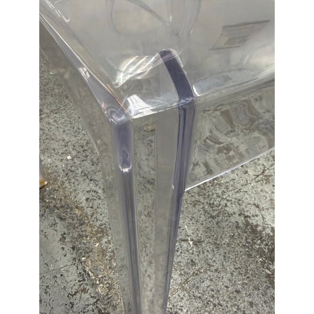 In the Style of Philippe Starck for Kartell Louis Ghost Clear Side Chairs, Set of Four For Sale - Image 11 of 12