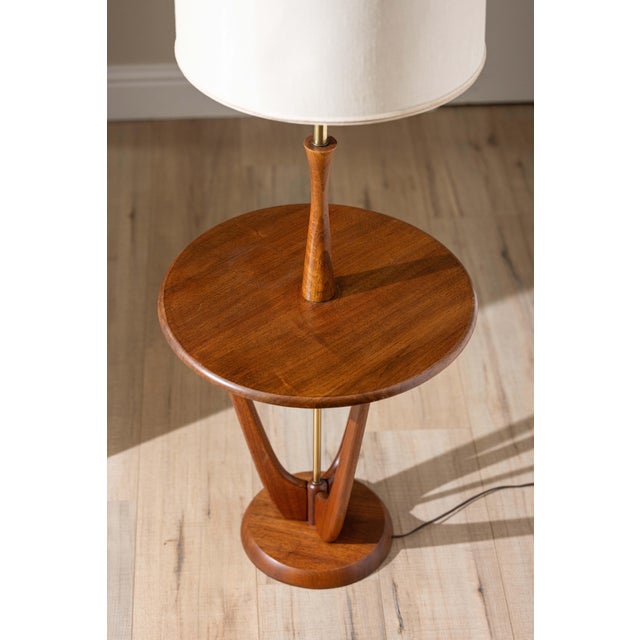 1960s Mid-Century Modern v.h. Woolums Sculptural Walnut Floor Lamp With Integrated Table For Sale - Image 9 of 13