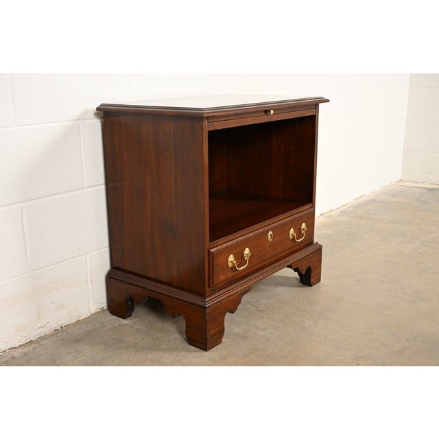 Late 20th Century Harden Furniture Georgian Carved Cherry Wood Nightstand For Sale - Image 5 of 13