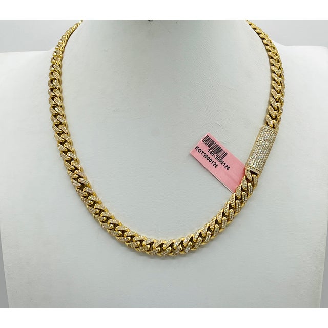 Pave White Diamond Link Necklace in 14k Yellow Gold For Sale In Los Angeles - Image 6 of 8