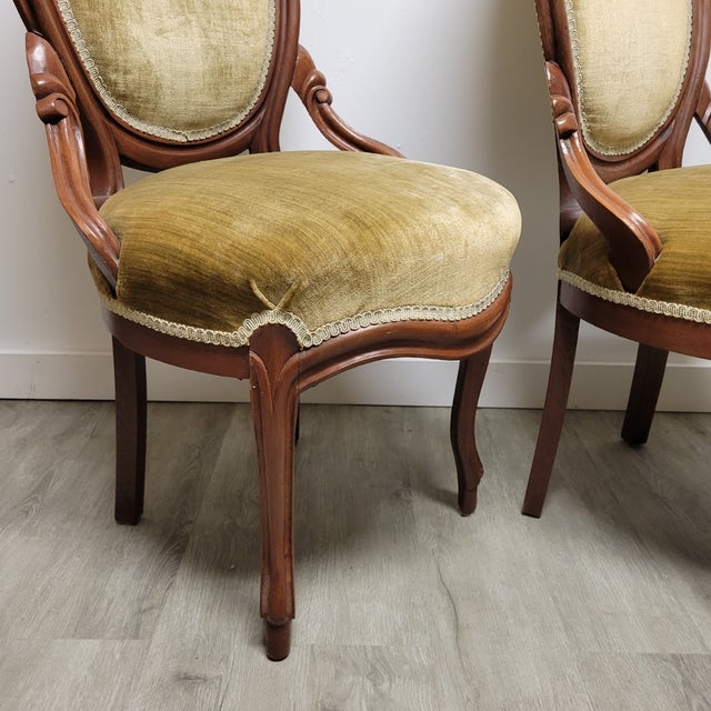 Pair French Louis XV Style Walnut Fauteuil Chairs With Shaped Supports For Sale In Raleigh - Image 6 of 6