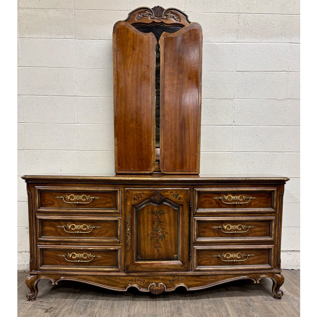 French Provincial Vintage Drexel Heritage Brittany Collection French Provincial Louis XV Dresser For Sale - Image 3 of 17