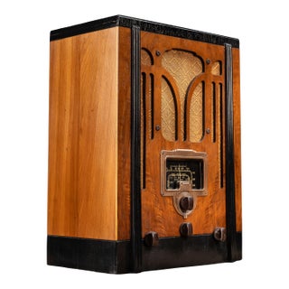Vintage Model 5-T Radio by R C A For Sale