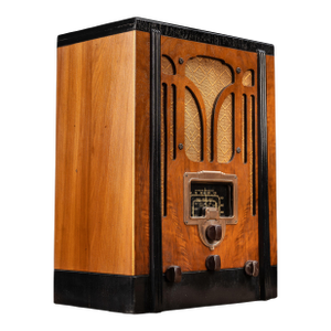 Vintage Model 5-T Radio by R C A