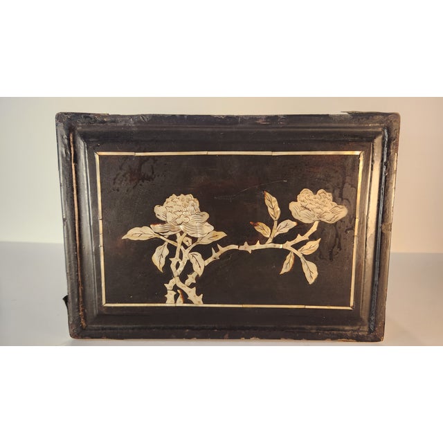 1920s Beautiful Bamboo-and-Bone Mahjong Set in a Black Lacquer Box With Mother of Pearl For Sale - Image 5 of 17