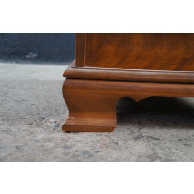 Wood Late 20th Century Ethan Allen Heirloom Colonial Early American Nutmeg Maple 2 Tier Table 10-8654 For Sale - Image 7 of 12