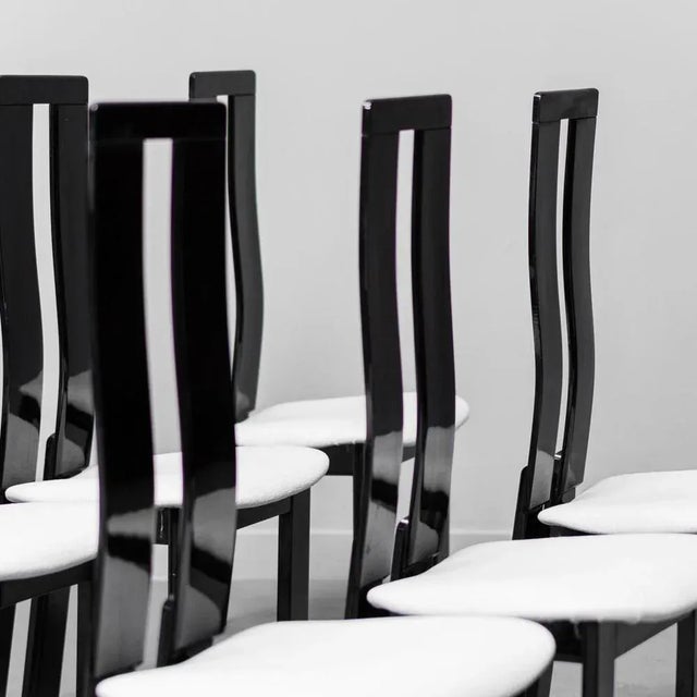Set of 8 chairs by Pietro Costantini for the 1970s. Structure in lacquered black wood. White fabric coating. Good...