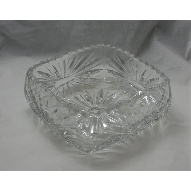 Traditional Mid-Century Cut Crystal Starburst Design Clear Square Bowl For Sale - Image 3 of 8