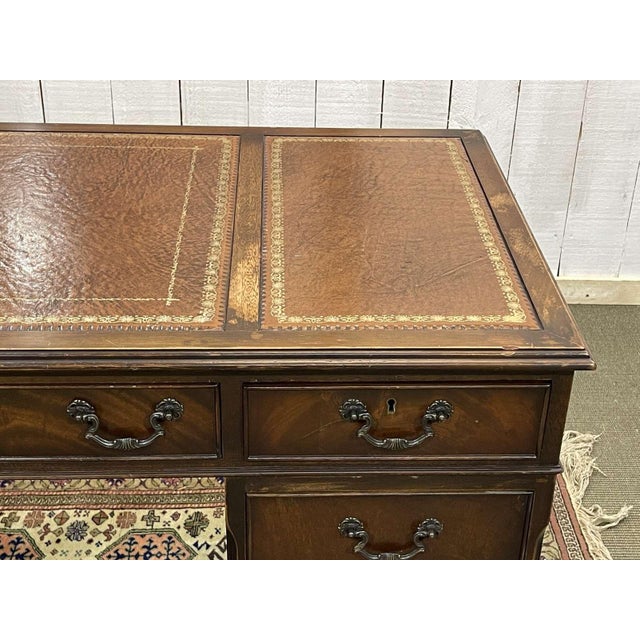 English Desk with Mahogany Pedestals and Leather Top, 1950s For Sale - Image 18 of 18
