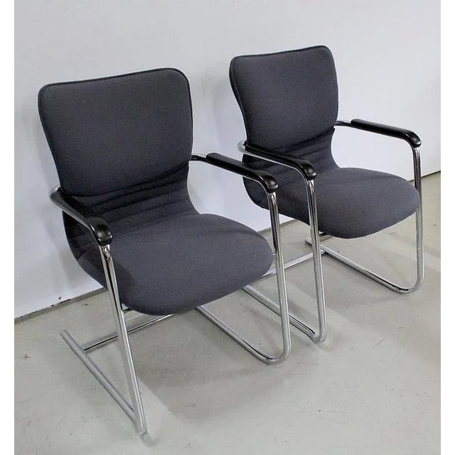 Pair of Chairs Brand comforto developed by the company Haworth, specializing in the creation of chairs Modern Design and...