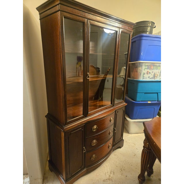 Brick Red (Set) Exquisite 1948 Drexel “Travis Court” Federal Revival Sideboard & China Cabinet For Sale - Image 8 of 18