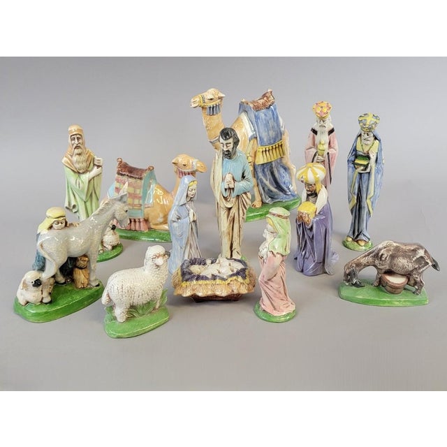 Christmas Hand-Painted Ceramic Nativity Set by Byron Molds, 13 Pieces (1973–1974) For Sale - Image 17 of 17