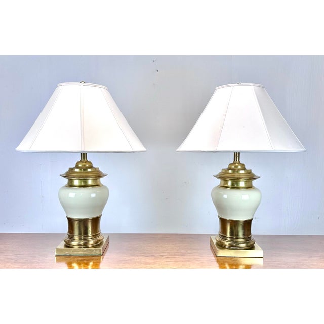 Mid 20th Century Chinoiserie Cream Ceramic & Brass Table Lamps For Sale In New York - Image 6 of 12