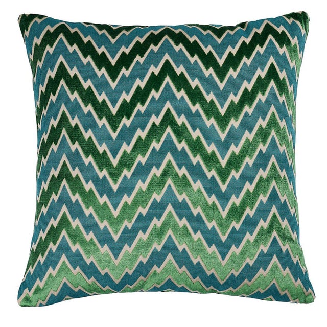 Mid-Century Modern Schumacher Florentine Chevron 22" Pillow in Emerald For Sale - Image 3 of 3