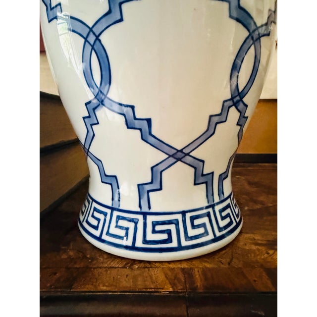 Chinoiserie Blue and White Ginger Jar Table Lamps | Coastal Decor - Pair of Two (2) For Sale In Chicago - Image 6 of 12
