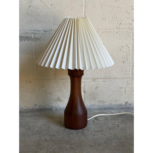 1960s Teak Beige Table Lamp With Pleated Shade Accent Lighting Danish Mid-Century Modern For Sale In Los Angeles - Image 6 of 10