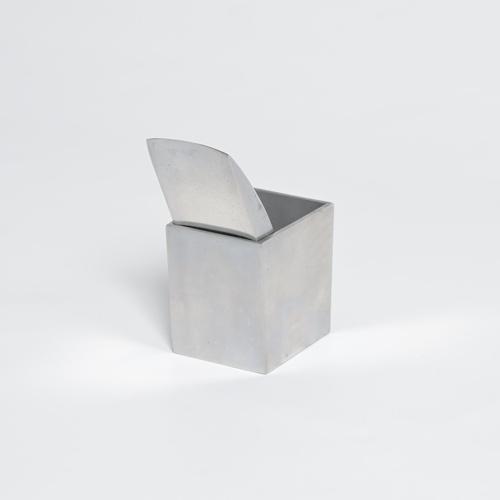 Ray Hollis Ashtray by Philippe Starck, 1980s For Sale - Image 10 of 18