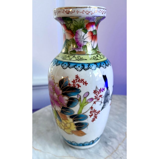 Chinoiserie Porcelain Vases, a Complementary Pair For Sale - Image 10 of 14