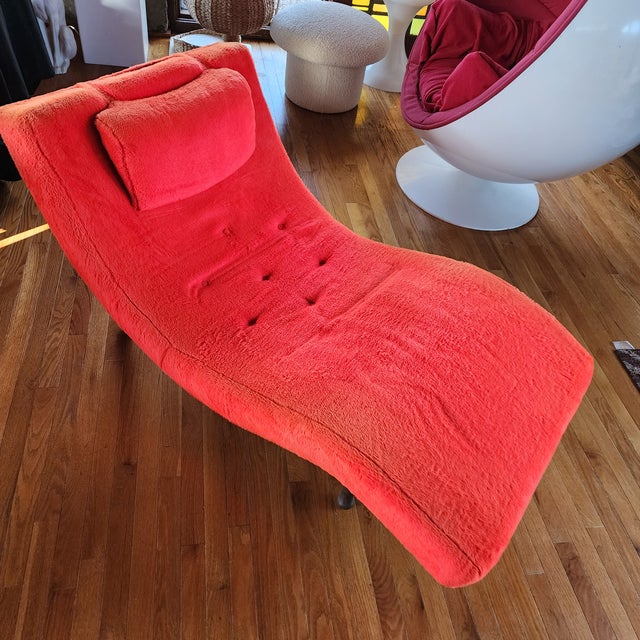 Vintage Mid-Century Modern Wave Chaise Lounge in Orange-Red Plush Upholstery, Adrian Pearsall Style For Sale - Image 10 of 16