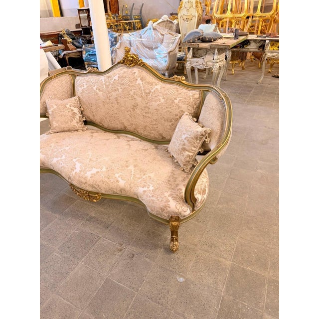 Bring the elegance of a French salon into your home with this exceptional Louis XV-style Rococo canapé loveseat,...